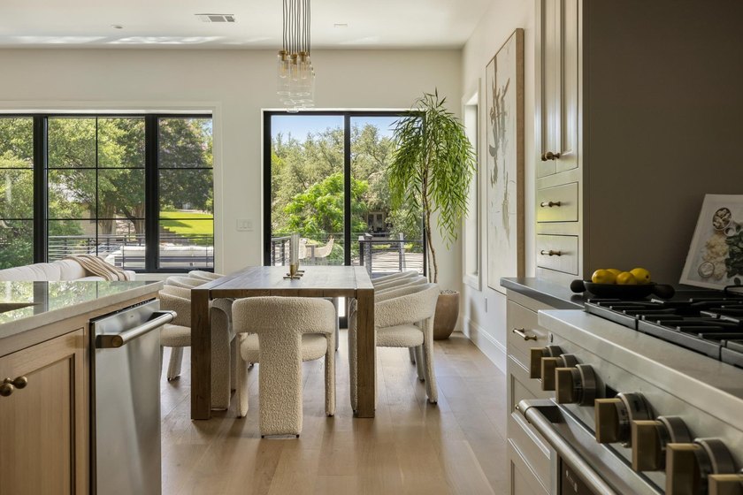 Experience unparalleled luxury living in this stunning - photo 11