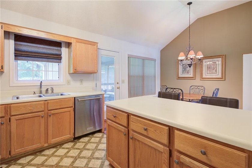 Welcome to #6580 Remington Drive in Cumming, a beautifully - photo 13