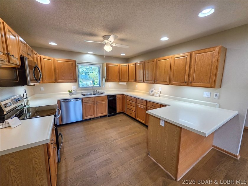 Pride of ownership is evident throughout this updated, 3-bed - photo 12