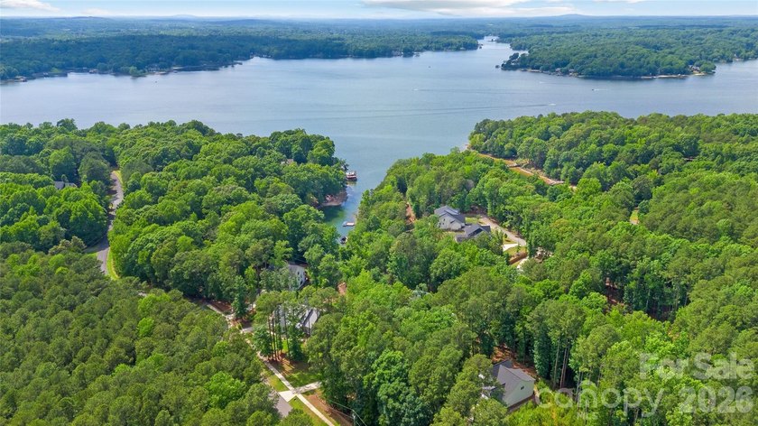 Welcome to lake living at its finest in the highly desirable - photo 4