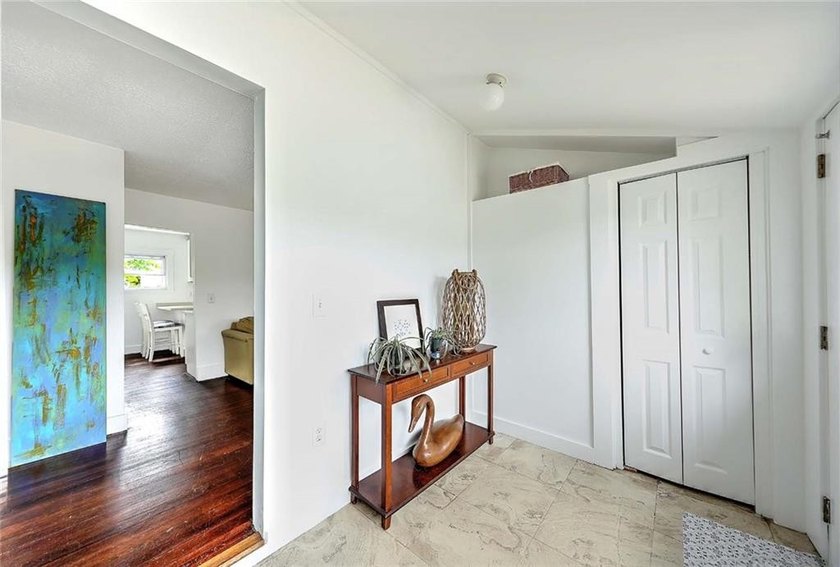Welcome to this charming Riverside cottage, ideally located - photo 12