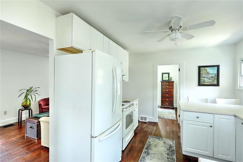 Welcome to this charming Riverside cottage, ideally located - photo 18