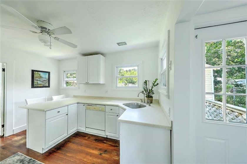 Welcome to this charming Riverside cottage, ideally located - photo 19