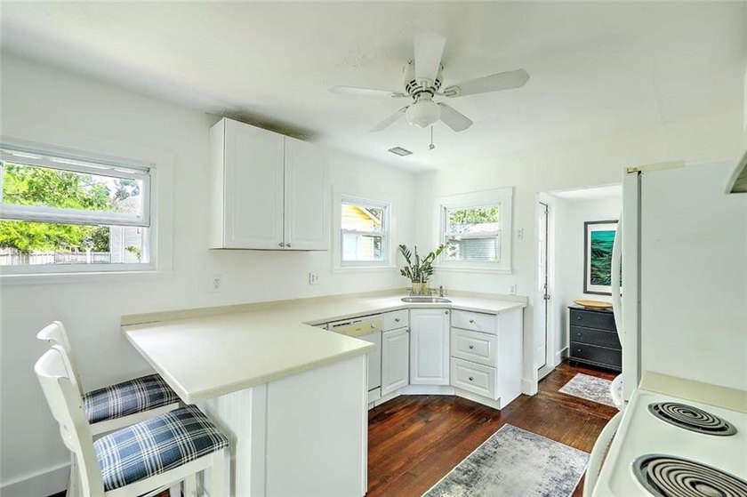 Welcome to this charming Riverside cottage, ideally located - photo 20