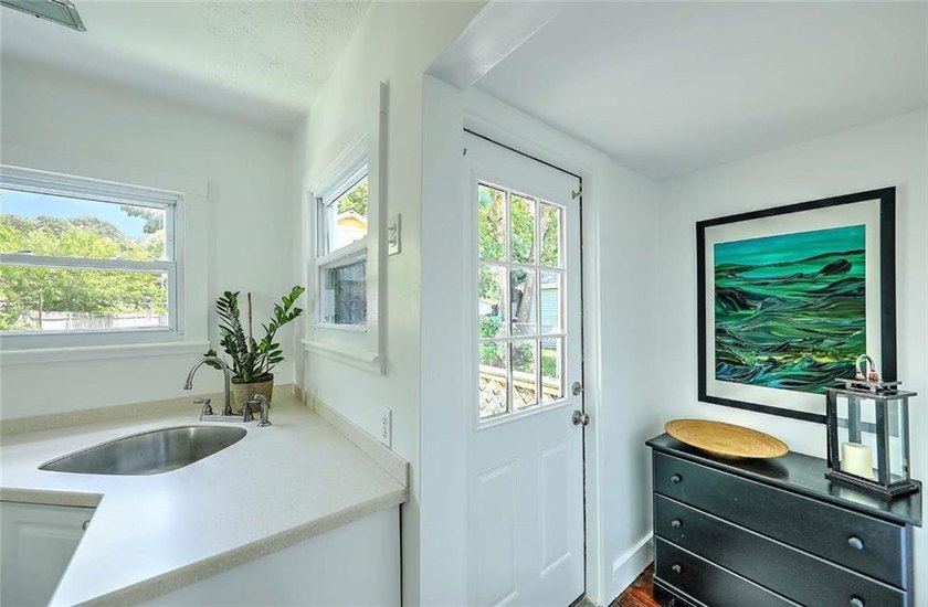 Welcome to this charming Riverside cottage, ideally located - photo 25