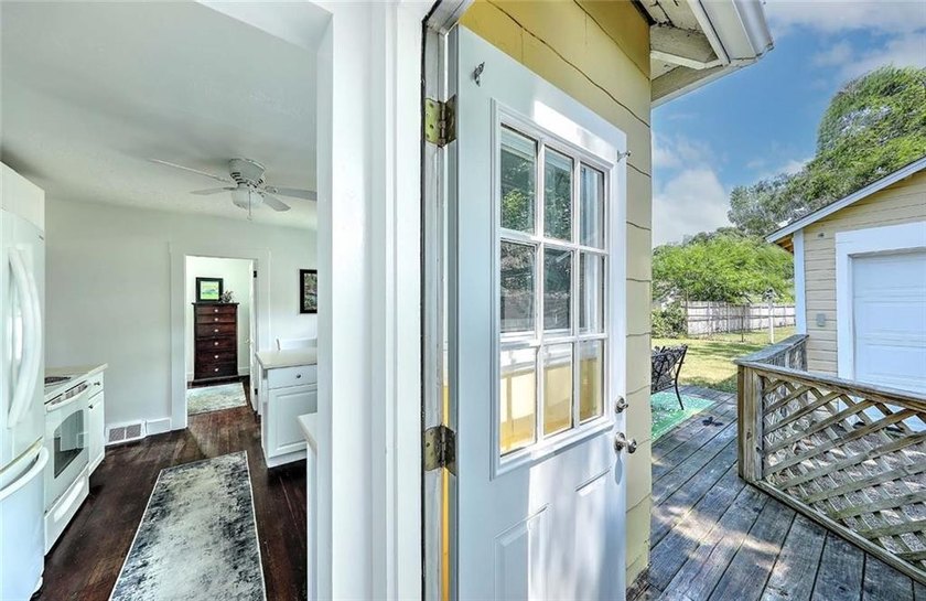 Welcome to this charming Riverside cottage, ideally located - photo 26