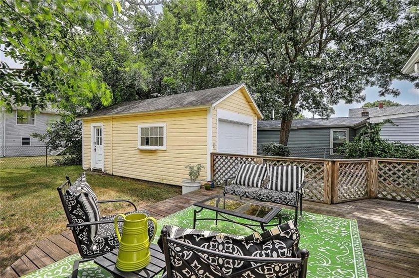 Welcome to this charming Riverside cottage, ideally located - photo 27