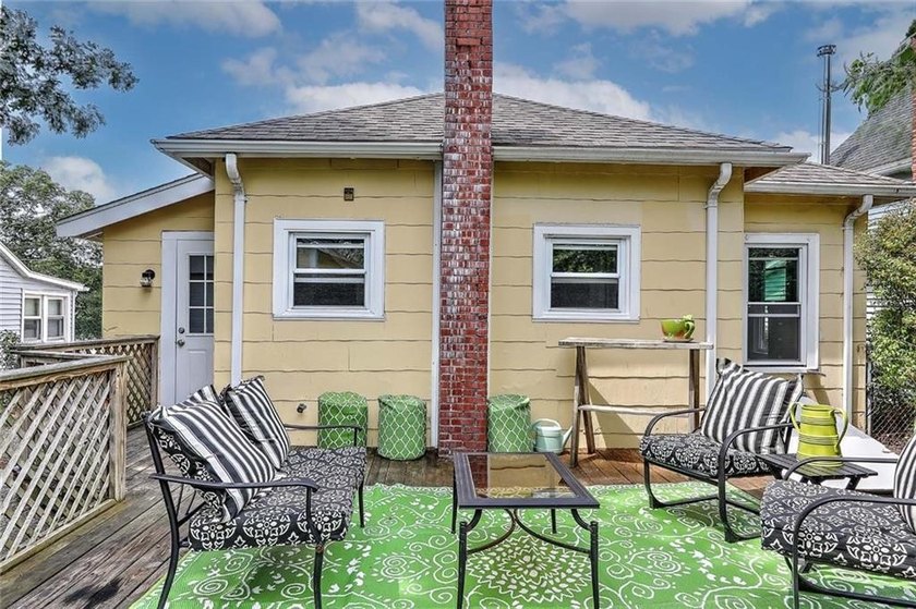Welcome to this charming Riverside cottage, ideally located - photo 30
