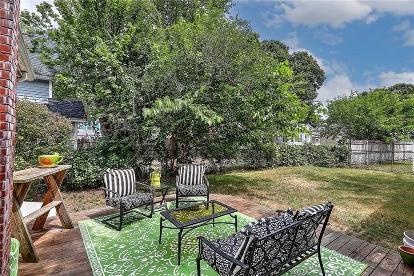 Welcome to this charming Riverside cottage, ideally located - photo 31