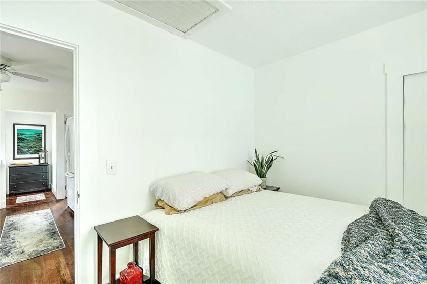 Welcome to this charming Riverside cottage, ideally located - photo 32