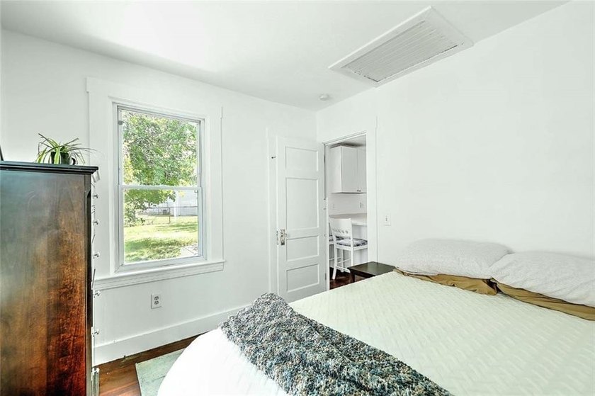 Welcome to this charming Riverside cottage, ideally located - photo 33