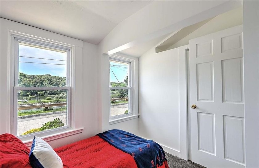 Welcome to this charming Riverside cottage, ideally located - photo 37