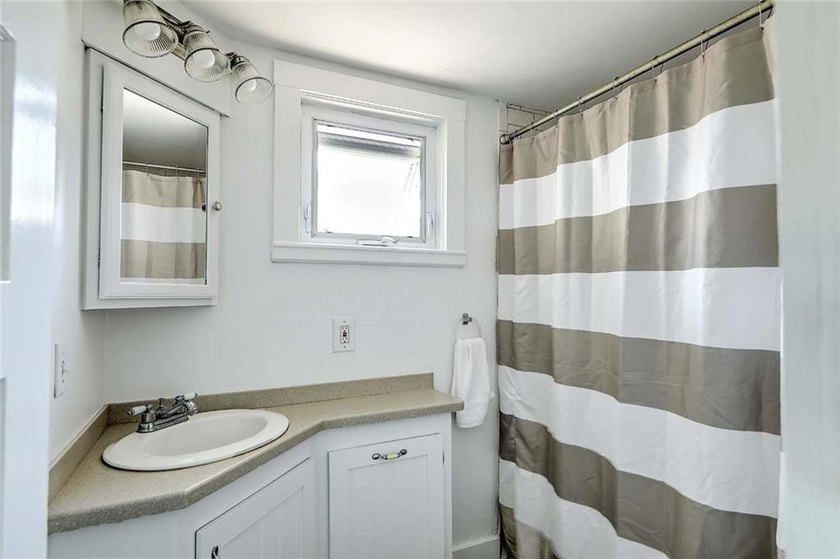 Welcome to this charming Riverside cottage, ideally located - photo 40