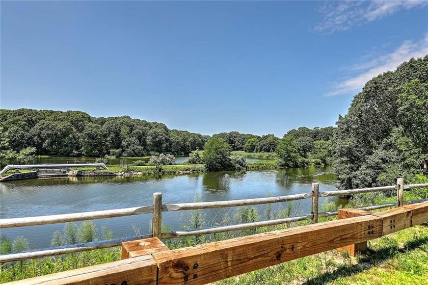 Welcome to this charming Riverside cottage, ideally located - photo 42