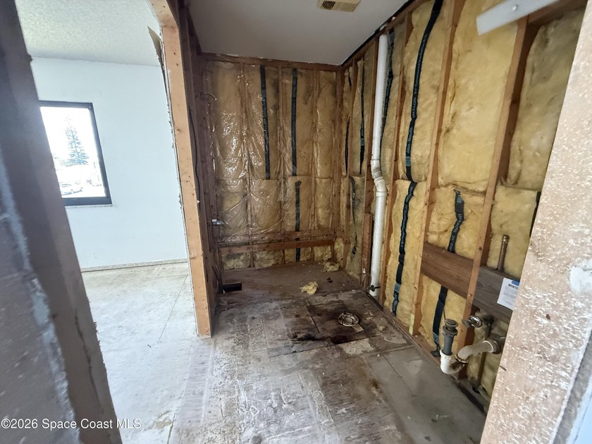 This 3 bedroom 2 bathroom home offers the ultimate blank canvas - photo 8