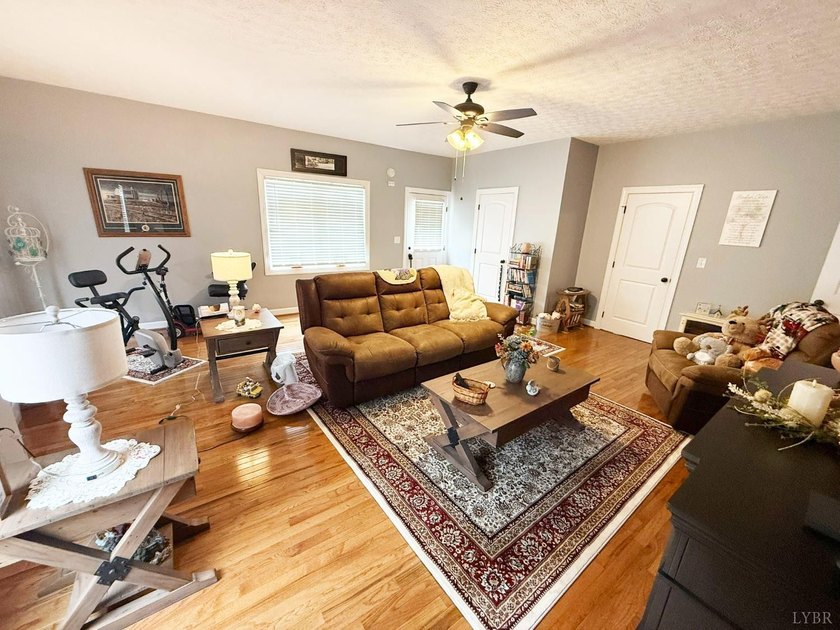 Nearly new, move-in ready home with over 1,800 square feet of - photo 11