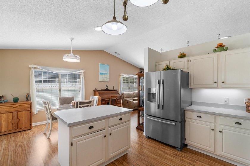 Rare opportunity in Azalea Place-homes here hardly ever hit the - photo 12
