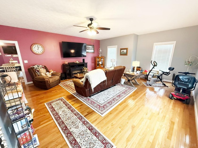 Nearly new, move-in ready home with over 1,800 square feet of - photo 13