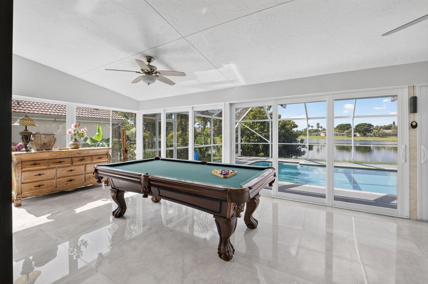 Beautifully updated 4BR/3BA pool home w/long lake views in - photo 14