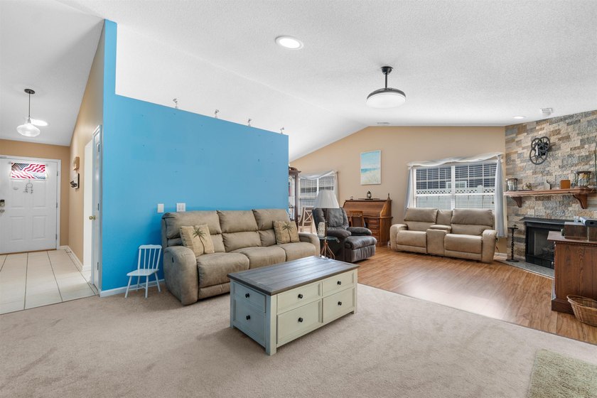 Rare opportunity in Azalea Place-homes here hardly ever hit the - photo 15