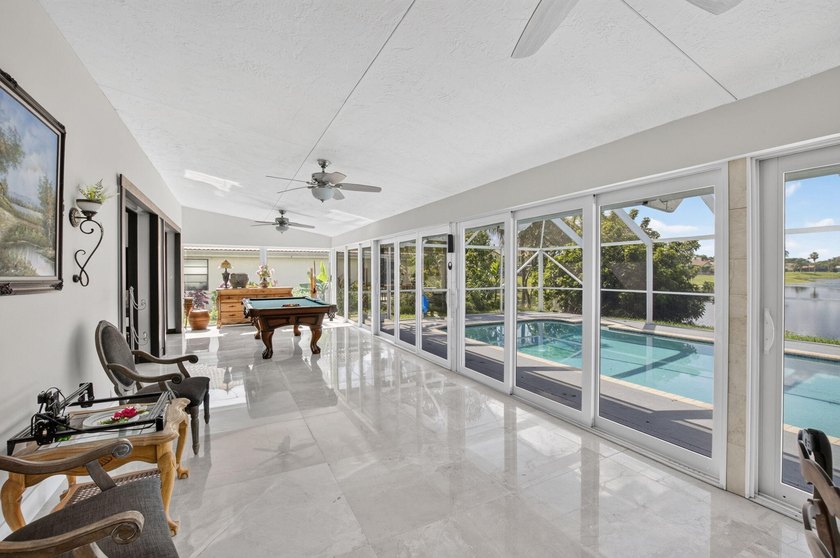 Beautifully updated 4BR/3BA pool home w/long lake views in - photo 15