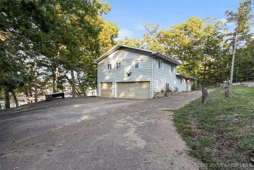 You read that right-a lake home on Horseshoe Bend with a garage - photo 6