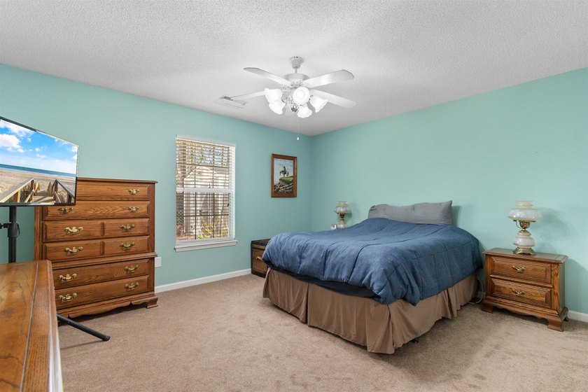 Rare opportunity in Azalea Place-homes here hardly ever hit the - photo 21
