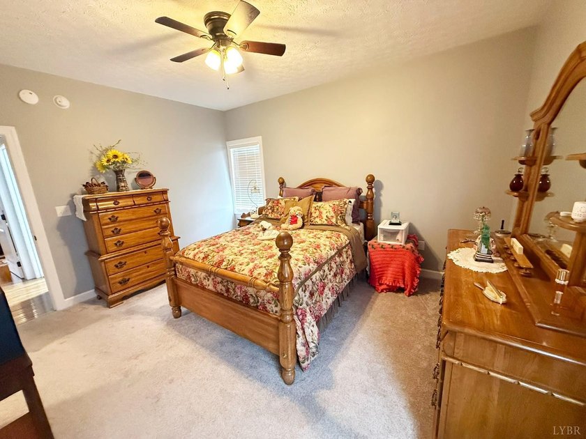 Nearly new, move-in ready home with over 1,800 square feet of - photo 21