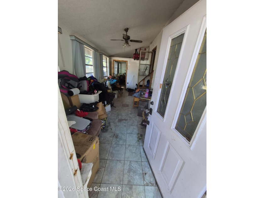 Motivated seller! Excellent opportunity with this 3 bed 2 bath - photo 4