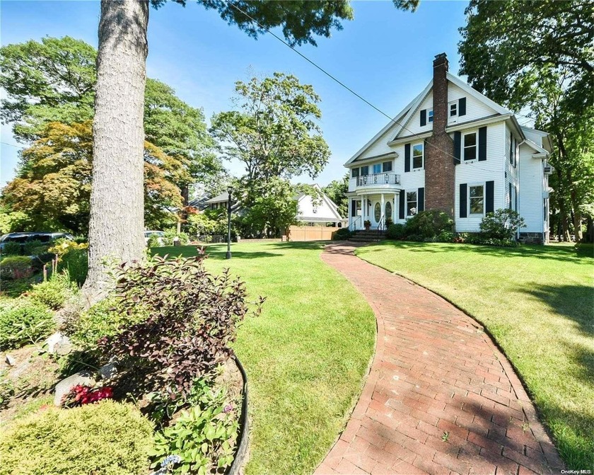 Classic Center Hall Colonial completely renovated. Extra large - photo 3