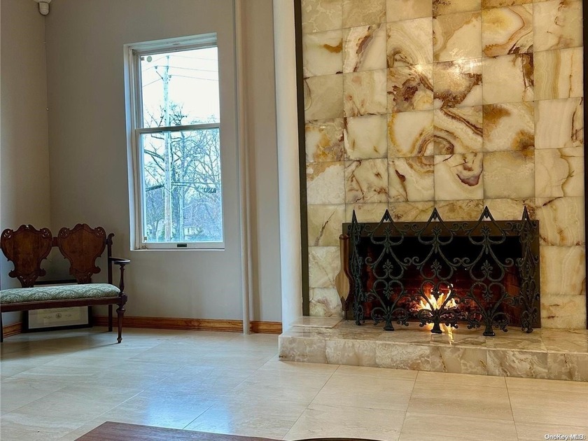 Classic Center Hall Colonial completely renovated. Extra large - photo 10