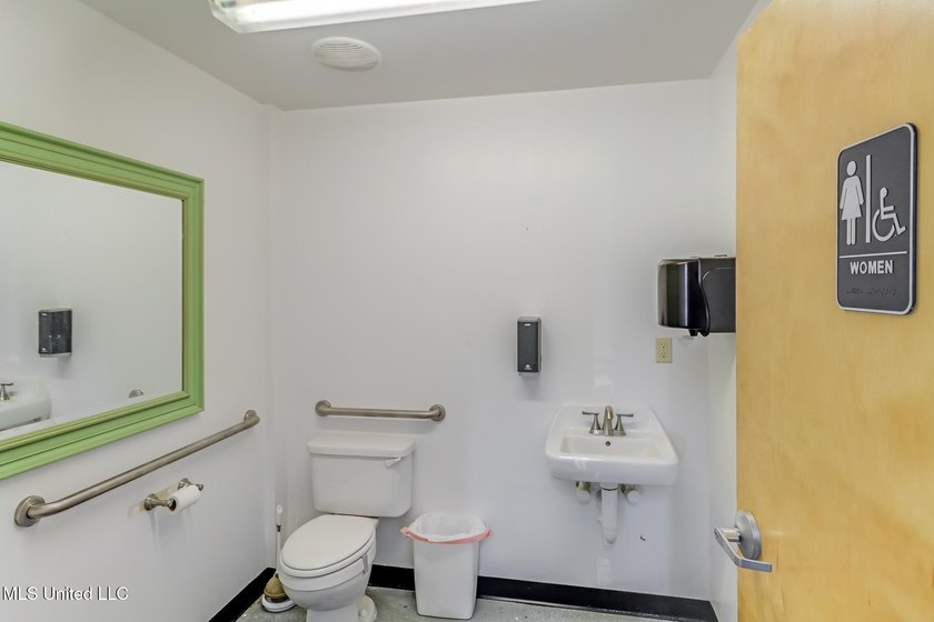 Prime retail space available. The climate controlled 10,752 SqFt - photo 12