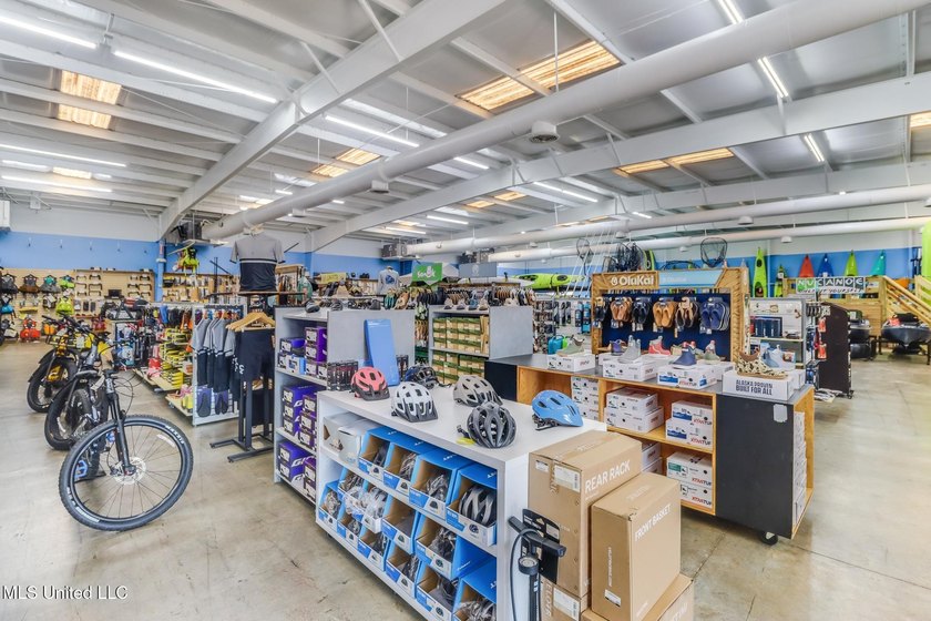 Prime retail space available. The climate controlled 10,752 SqFt - photo 13