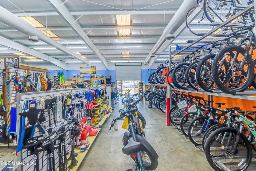 Prime retail space available. The climate controlled 10,752 SqFt - photo 14