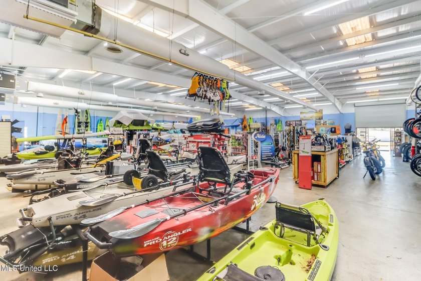 Prime retail space available. The climate controlled 10,752 SqFt - photo 16