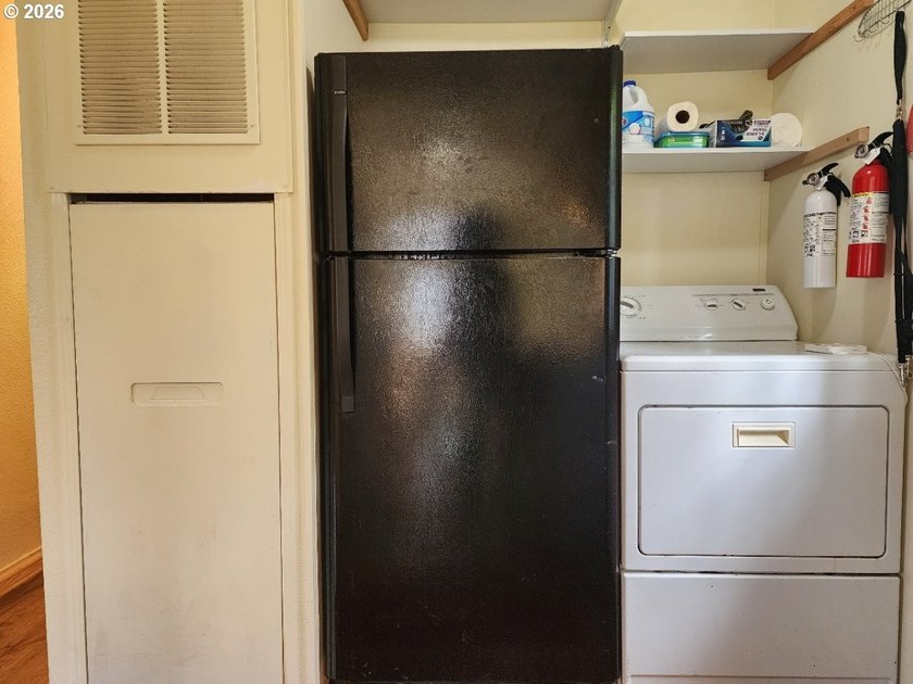 Enjoy coastal living in this charming 3 bedroom, 2 bathroom home - photo 17
