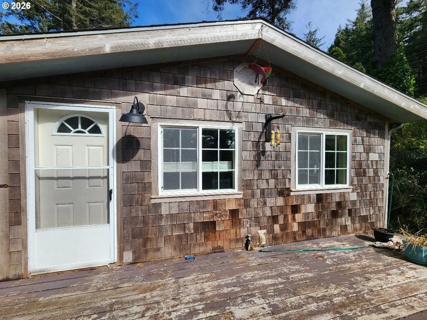 Enjoy coastal living in this charming 3 bedroom, 2 bathroom home - photo 22