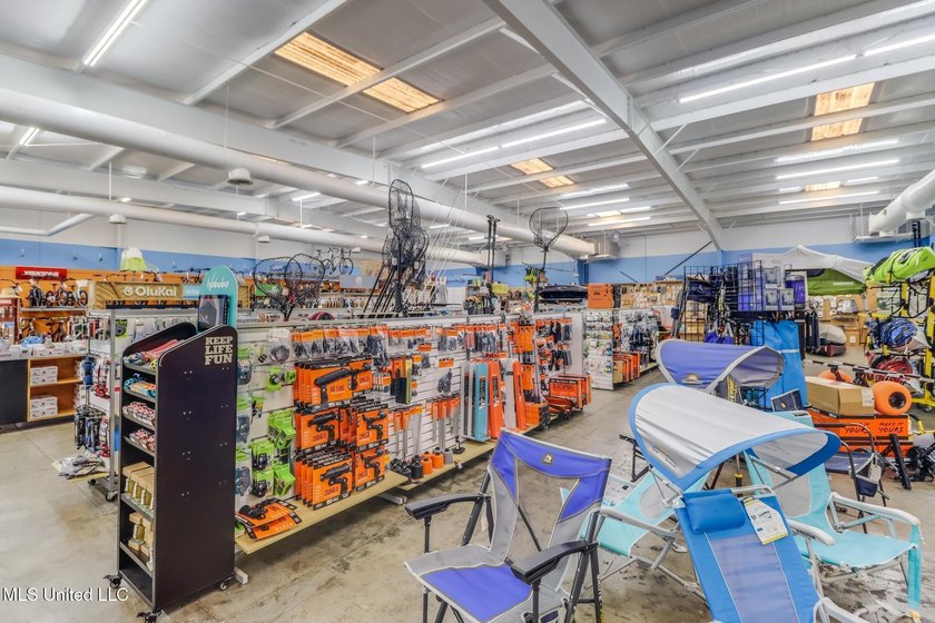 Prime retail space available. The climate controlled 10,752 SqFt - photo 32