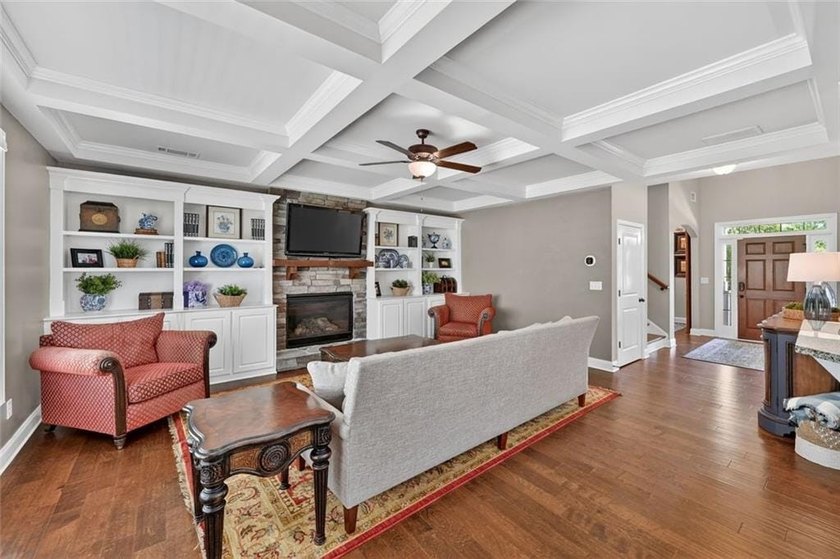 Gorgeous residence in prime Sugar Hill location. Nestled on a - photo 8