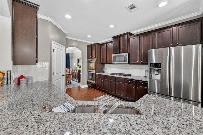 Gorgeous residence in prime Sugar Hill location. Nestled on a - photo 9