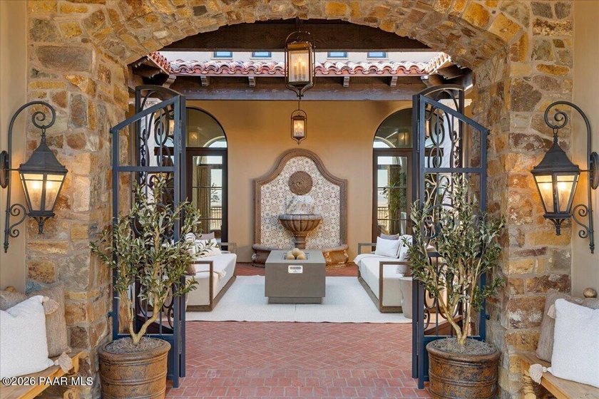 Welcome to ''Casa Di Buona Fortuna'' Architecturally Refined - photo 7