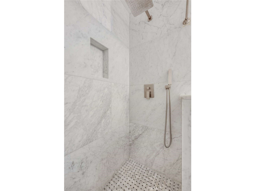 Welcome to 3565 Linden ave where a fully updated 2-bedroom and - photo 11