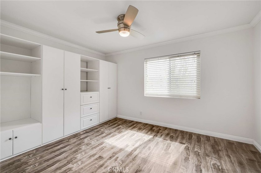 Welcome to 3565 Linden ave where a fully updated 2-bedroom and - photo 12