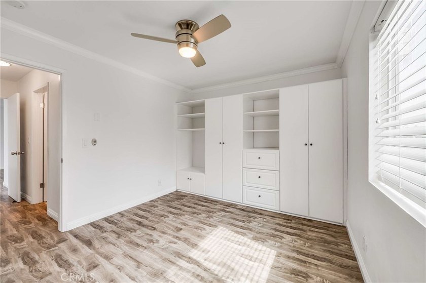 Welcome to 3565 Linden ave where a fully updated 2-bedroom and - photo 13
