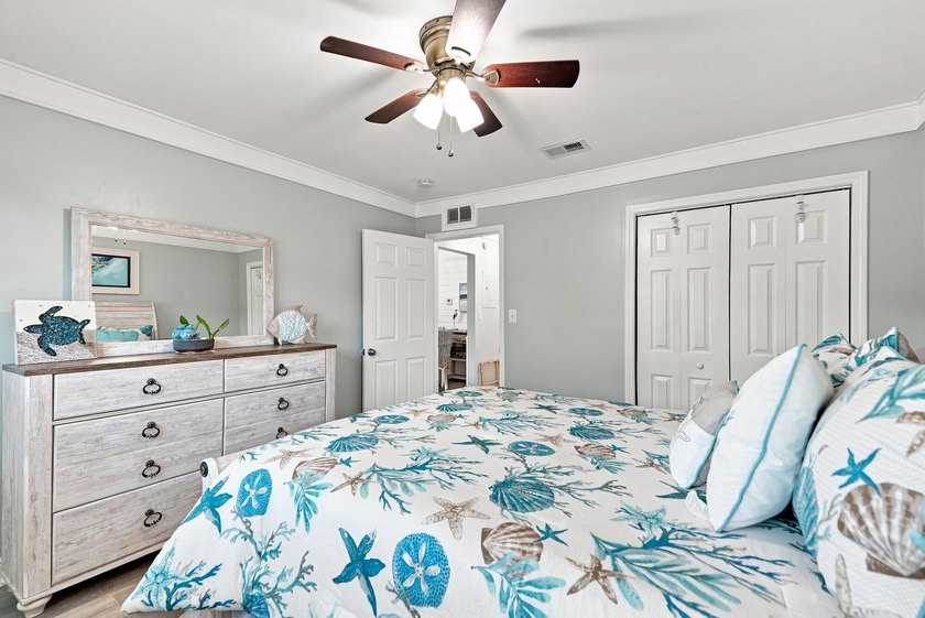 Discover Florida living in this tastefully remodeled 3-bedroom - photo 15