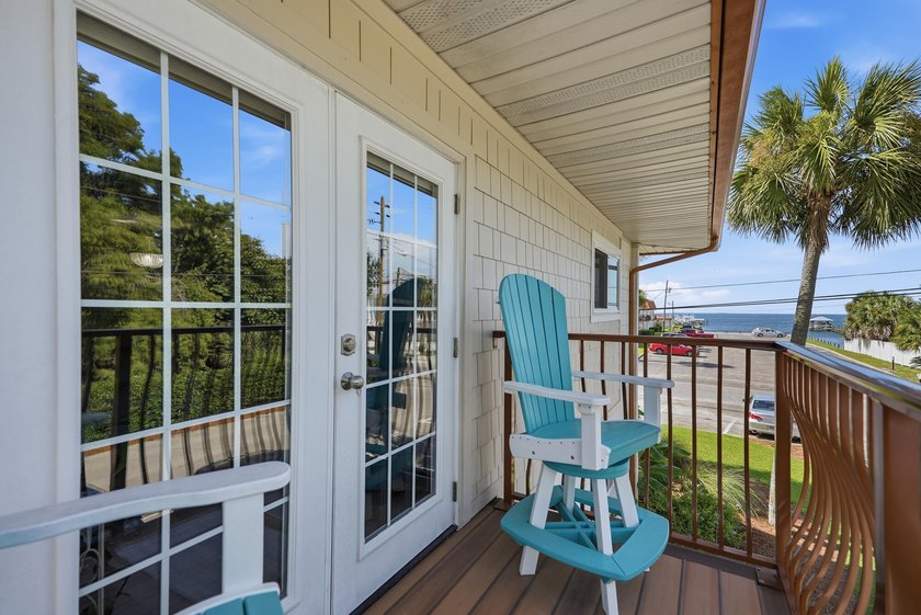 Discover Florida living in this tastefully remodeled 3-bedroom - photo 17