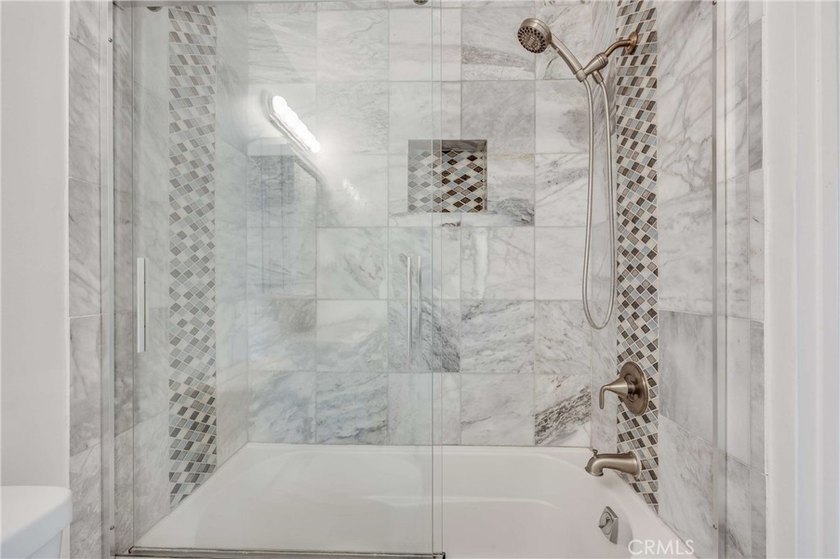 Welcome to 3565 Linden ave where a fully updated 2-bedroom and - photo 17