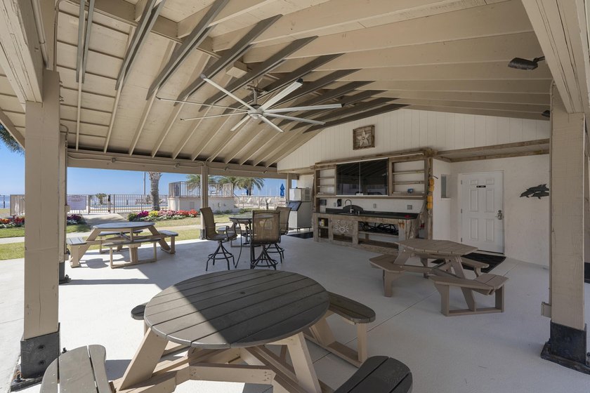 Discover Florida living in this tastefully remodeled 3-bedroom - photo 21