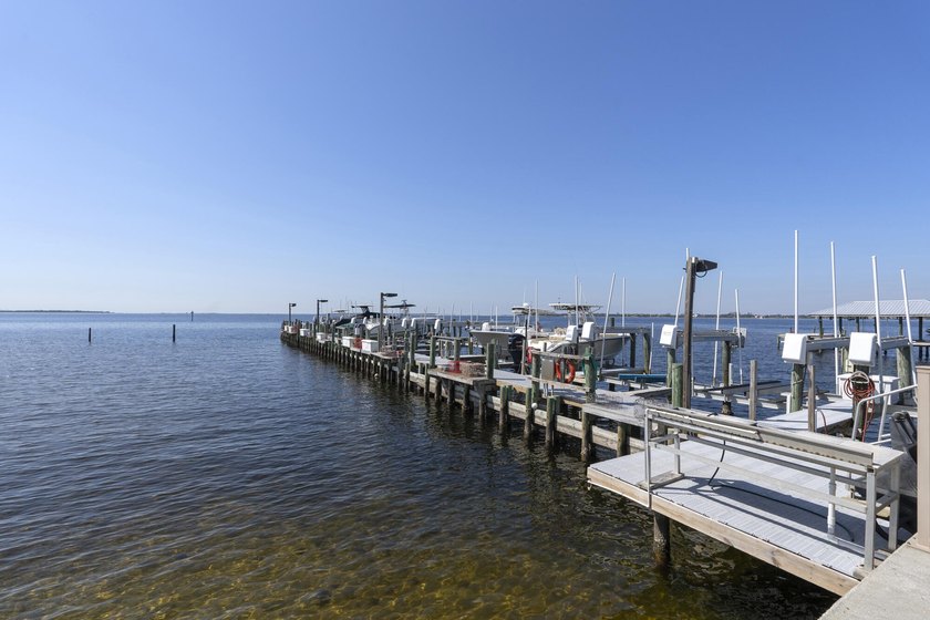 Discover Florida living in this tastefully remodeled 3-bedroom - photo 23