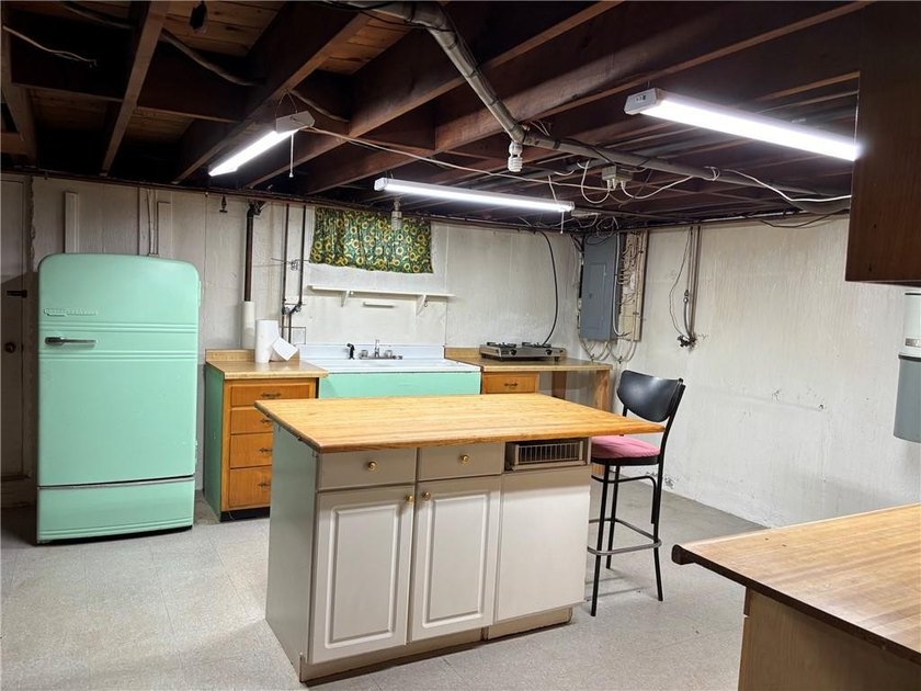 This home is ready for another generation of happy memories and - photo 24